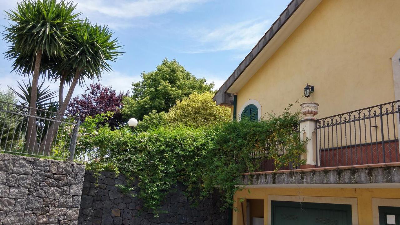 La Casa Del Melograno Bed and Breakfast Santa Venerina Eksteriør billede